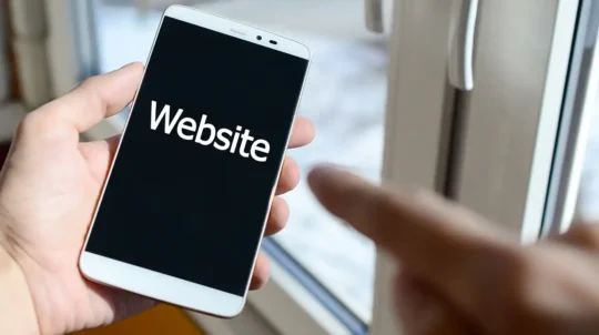 avoir un site web est crucial pour les entreprises en 2025